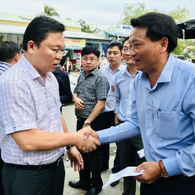 Chủ tịch UBND tỉnh Lê Trí Thanh kiểm tra chợ Thanh Quýt sau hỏa hoạn